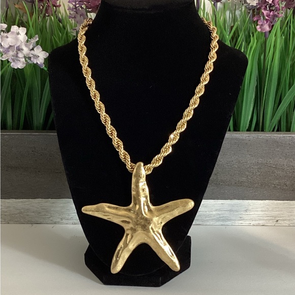 STATEMENT NYC NECKLACE - Picture 11 of 12